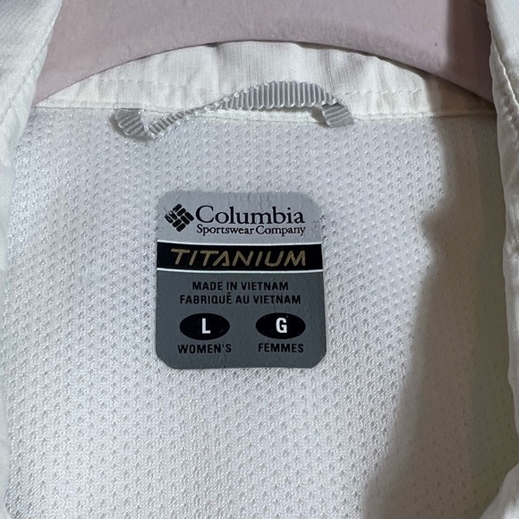 Columbia Titanium Ladies Long Sleeve Button Down Ivory Outdoor Shirt, Large - Picture 3 of 5